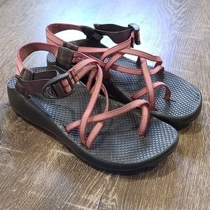 Chaco Zcloud pink strappy sandals size 8